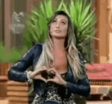 Andressa Urach Heart GIF - Andressa Urach Heart Look Up GIFs