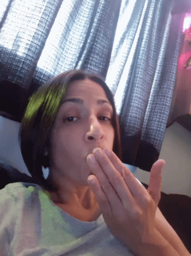 Blowing Kisses Gif Blowing Kisses Discover Share Gifs