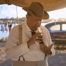 Sipping A Soda Colonel Tom Parker GIF - Sipping A Soda Colonel Tom Parker Tom Hanks GIFs