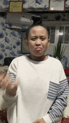Filipino Deaf Filipino Sign Language GIF - Filipino Deaf Filipino Sign Language Bad Smell GIFs