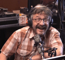 Marc Maron Laughing GIF - Marc Maron Laughing Cracking Up GIFs
