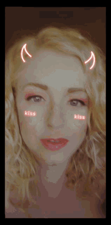 Kiss Meli GIF - Kiss Meli Bee GIFs