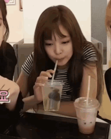 Jennie Drinking Jennie Cute GIF - Jennie Drinking Jennie Cute Blackpink GIFs
