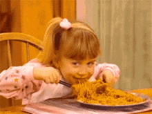 spaghetti hungry happy pig food