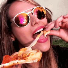 Eating Pizza GIF - Eating Pizza GIFs