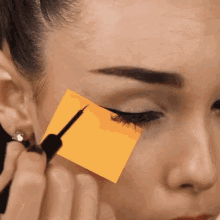 Makeup Tricks Eyeliner GIF - Makeup Tricks Eyeliner Getting Ready GIFs