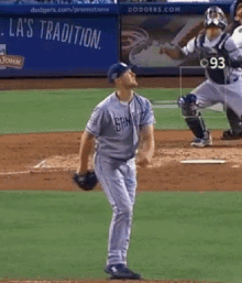 Look Up Oh No GIF - Look Up Oh No Padres GIFs