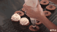 Cupcakes Cream GIF - Cupcakes Cream Cake Decoration GIFs