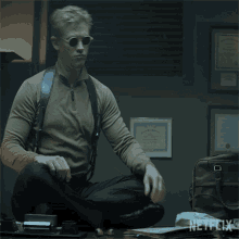 Let Me See Whats In Here The Corinthian GIF - Let Me See Whats In Here The Corinthian Boyd Holbrook GIFs