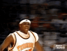 Tennessee Basketball Tennessee Volunteers GIF - Tennessee Basketball Tennessee Volunteers Chest Pound GIFs