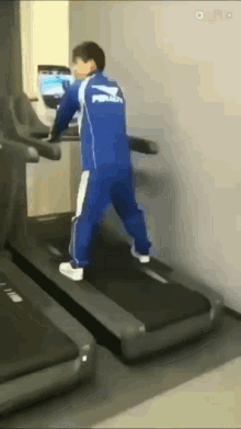 Guys Pants Fall Down On Treadmill GIF - Guys Pants Fall Down On Treadmill GIFs