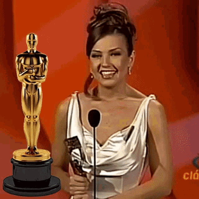 La Morsa Thalia GIF - La Morsa Thalia Puthalia - Discover & Share GIFs