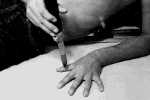 Cuchillo Entre Lo Dedos GIF - Dangerous Knife GIFs