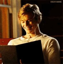 Mac Gyver Laughing GIF - Mac Gyver Laughing Lucastill GIFs