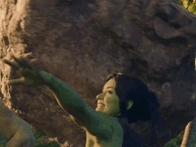throwing she hulk tatiana maslany jennifer walters hulk