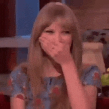 Byuntear Taylor Swift GIF - Byuntear Taylor Swift Holding Laugh GIFs