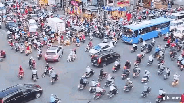 How To Cross The Street In Vietnam GIF - Cross Street Vietnam - Discover &  Share GIFs