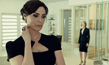 Michelle Forbes Tatiana Maslany GIF - Michelle Forbes Tatiana Maslany Marian Bowles GIFs