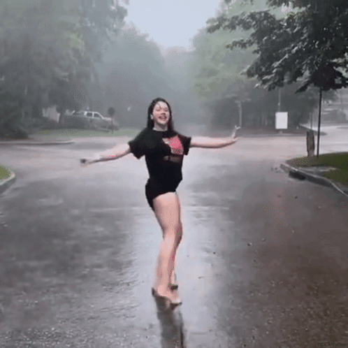dancing-in-the-rain-funny-dance.gif