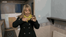 Lucy Alexander Leespoons GIF - Lucy Alexander Leespoons Homes Under The Hammer GIFs