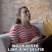 No Le Diste Like A Mi Selfie Karla Farfán GIF - No Le Diste Like A Mi Selfie Karla Farfán Dale Like A Mi Selfie GIFs