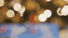 a blurry picture of a christmas tree with lights on it