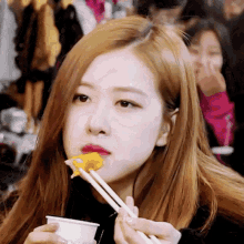 Rose Eat GIF - Rose Eat Hungry GIFs