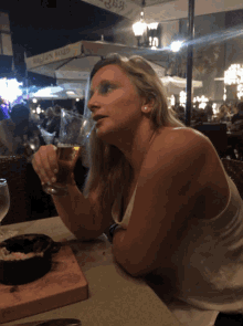 Beer Drinking GIF - Beer Drinking Girl GIFs