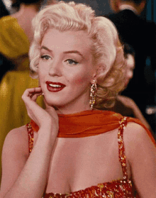 Marilyn Monroe GIF - Marilyn Monroe Smirk GIFs