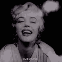 Marilyn Monroe Kiss GIF - Marilyn Monroe Kiss Kiss Me GIFs