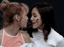 Mina Kiss GIF - Mina Kiss Twice GIFs