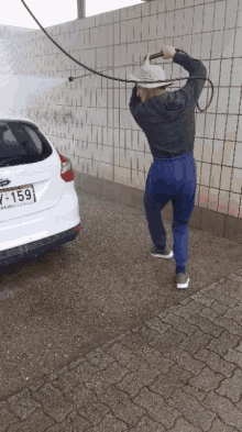 guy washing his car autokommando szepfilyu