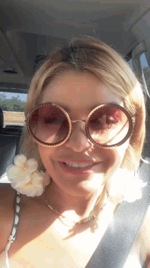 itati cantoral selfie pretty beautiful flower hoop earrings