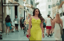 Walking.Gif GIF - Walking Keerthy Suresh Miss India Movie GIFs