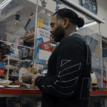 Counting Money Kevin Gates GIF - Counting Money Kevin Gates Kevingatestv GIFs