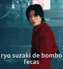a man in a red jacket with the words yo suzaki de bombo fecas on the bottom