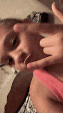 Adegang Hand Gesture GIF - Adegang Hand Gesture Selfie GIFs
