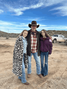 Trace With Daughters Mackenzie And Trinity Roses From Trace This Morning Jan292023 GIF - Trace With Daughters Mackenzie And Trinity Roses From Trace This Morning Jan292023 Traces Dog Gary At The Hotel With Him This Morning GIFs