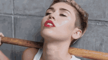 Belleza GIF - Miley Cyrus Wrecking Ball Sledgehammer GIFs