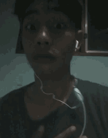 Disgust Eehhh GIF - Disgust Eehhh Scared GIFs