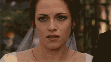 Stare Bella Swan GIF - Stare Bella Swan Kristen Brown GIFs