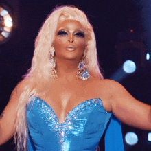 Hold On Roxxxy Andrews GIF - Hold On Roxxxy Andrews Rupaul'S Drag Race All Stars GIFs