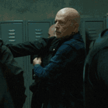 Putting On My Jacket Detective James Knight GIF - Putting On My Jacket Detective James Knight Bruce Willis GIFs