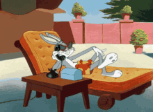Bugs Bunny Che Succede Amico Relax Rilassato Riposarsi Riposo Telefono Telefonata Chiamare GIF - Chiamata Bugs Bunny Looney Tunes GIFs