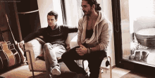 Tom Kaulitz Waiting GIF - Tom Kaulitz Waiting Listening GIFs