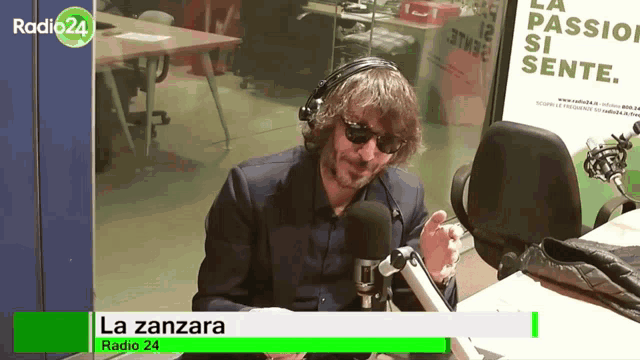 Giuseppe Cruciani Cruciani GIF Giuseppe Cruciani Cruciani La Zanzara Discover Share GIFs