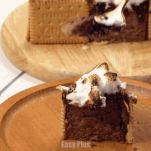 a piece of cake on a wooden plate that says easy plus on it