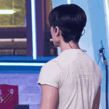 the back of a man wearing a white t-shirt that says twenty days on it