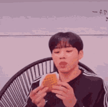 Sunwoo Eating GIF - Sunwoo Eating Sunwooeating GIFs