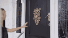 敲门 敲 恶搞 惊吓 GIF - Terrified Knock Door Knock GIFs